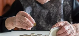 Средната пенсия през 2025 година ще достигне 975 лeва