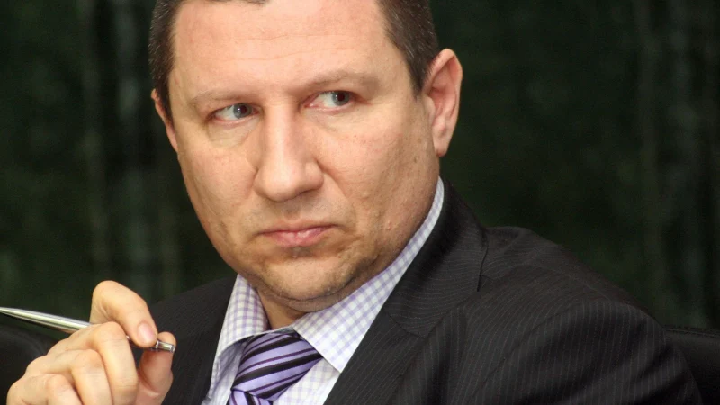 Сарафов подаде сигнал до Радев за политическа корупция и търговия с влияние