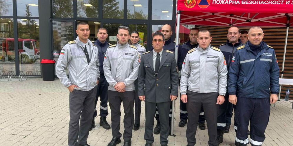 Служители от РСПБЗН-Перник започнаха провеждането на публични събития, свързани с повишаване на информираността на населението,