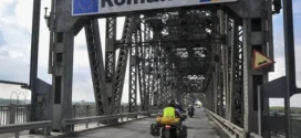 От понеделник до четвъртък движението в 320-метров участък от Дунав мост при Русе ще е двупосочно в една лента